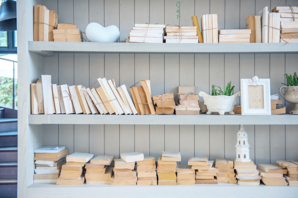 Domowa biblioteczka – zbieracz kurzu czy dekoracja?